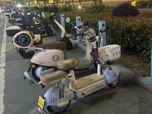蝴蝶广场肯德基前面